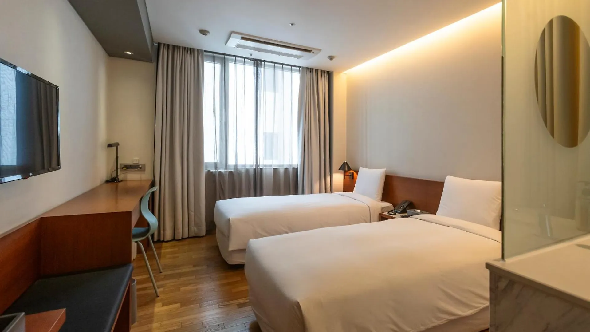 Seoul Hotel Shinshin Myeongdong 3*,