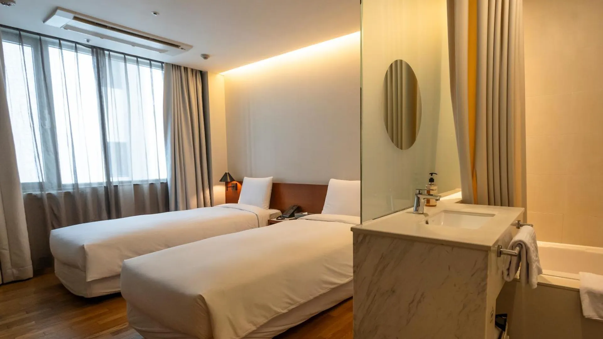 Seoul Hotel Shinshin Myeongdong 3*,