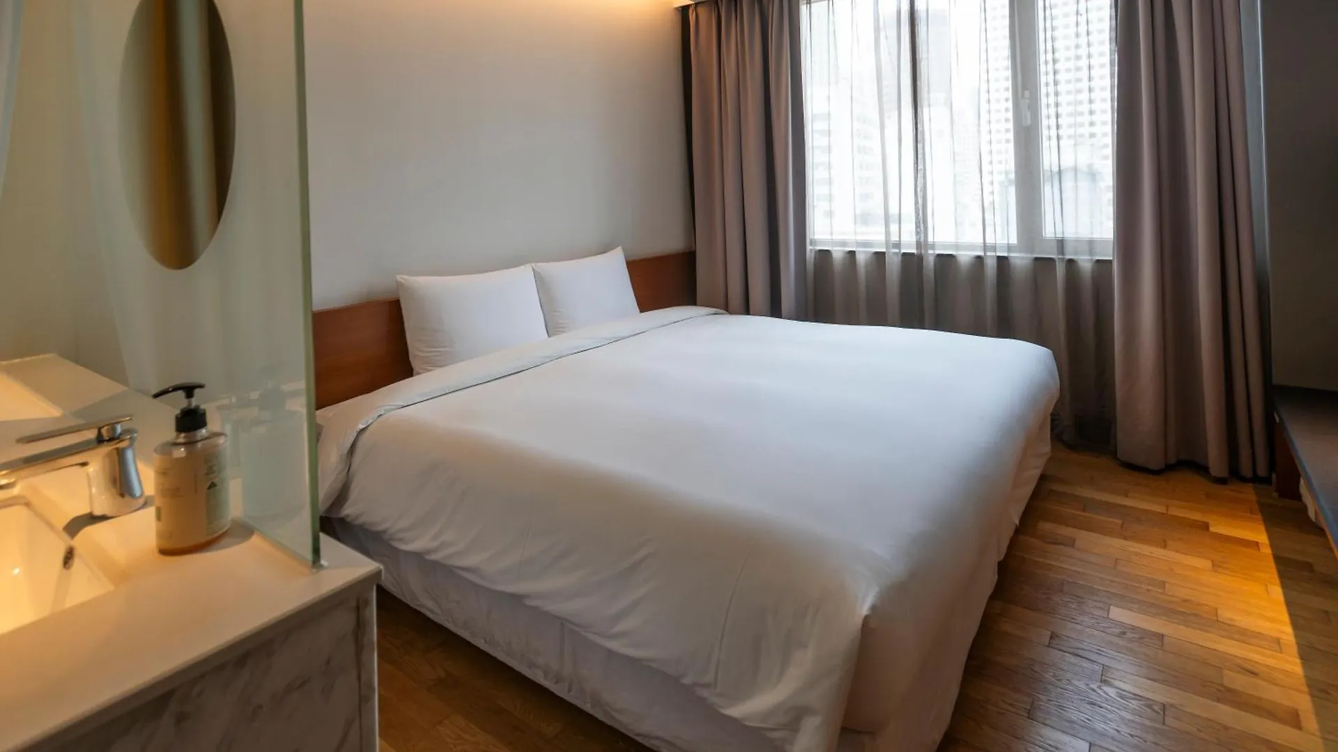 Seoul Hotel Shinshin Myeongdong 3*,